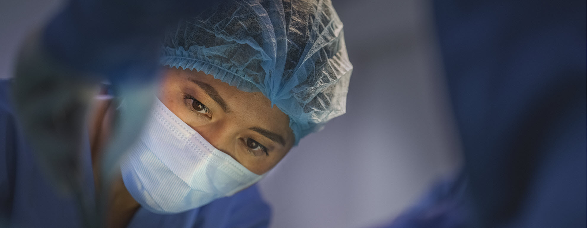 Chirurgen in Operationsraum