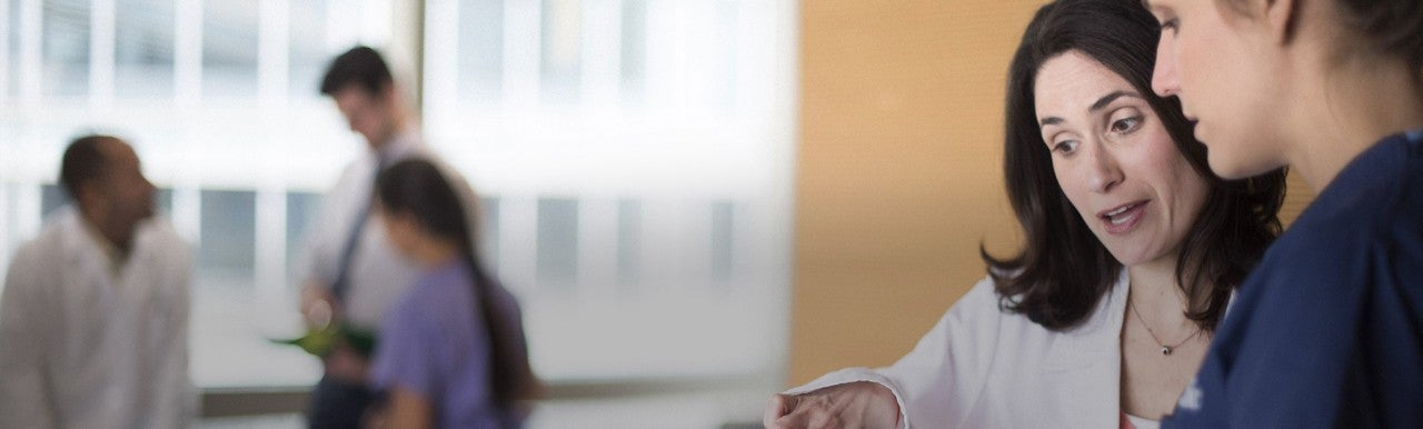 hospital staff doing discussion 