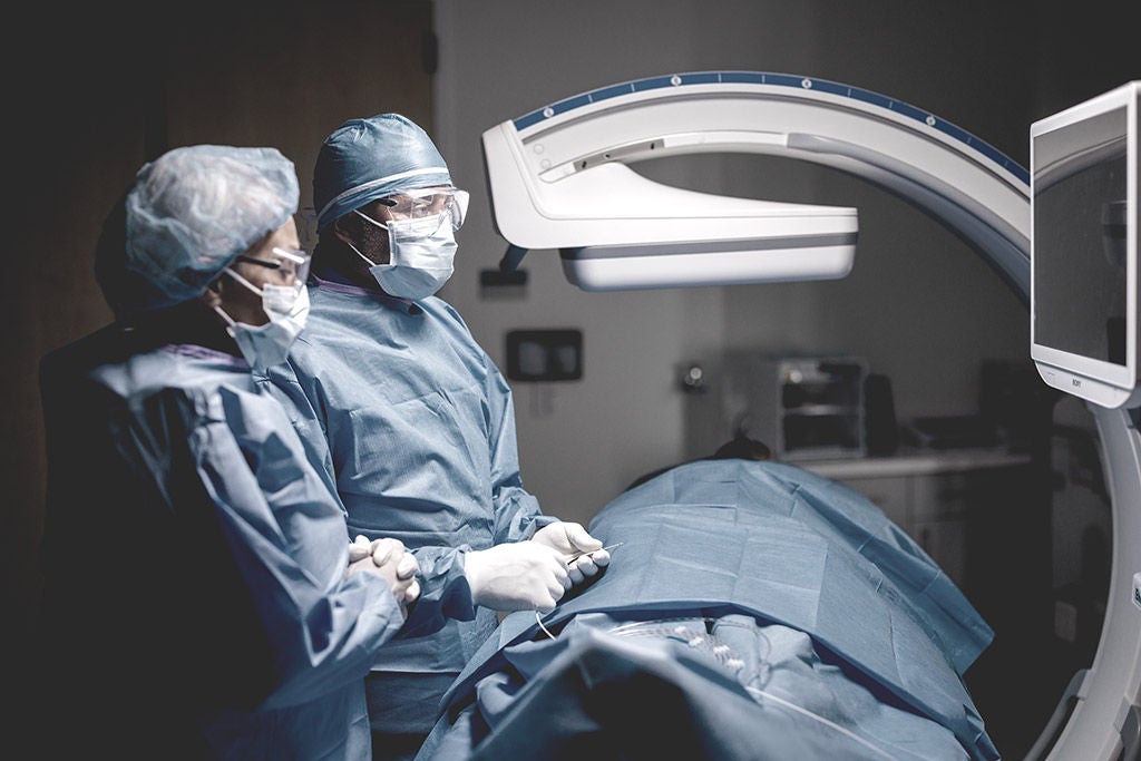 2 Physicians in catheter lab