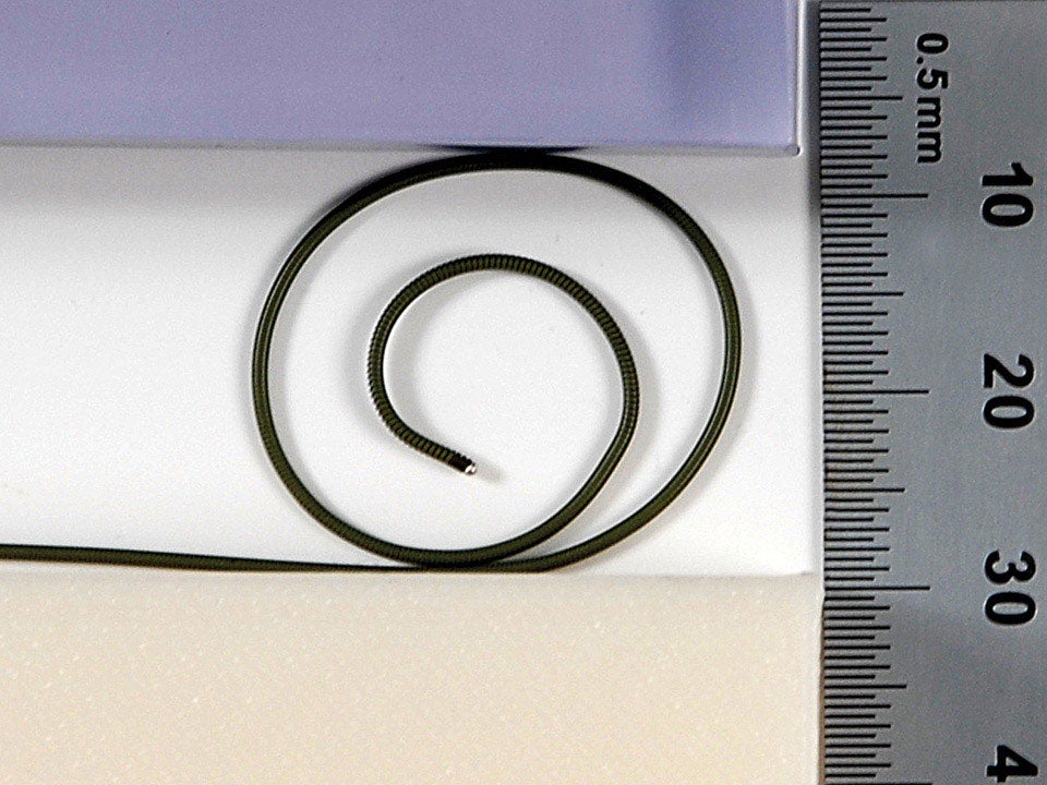 Safari guidewire for TAVI and TAVR procedures keeps a stable position and curve when subjected to a 30% compression load.