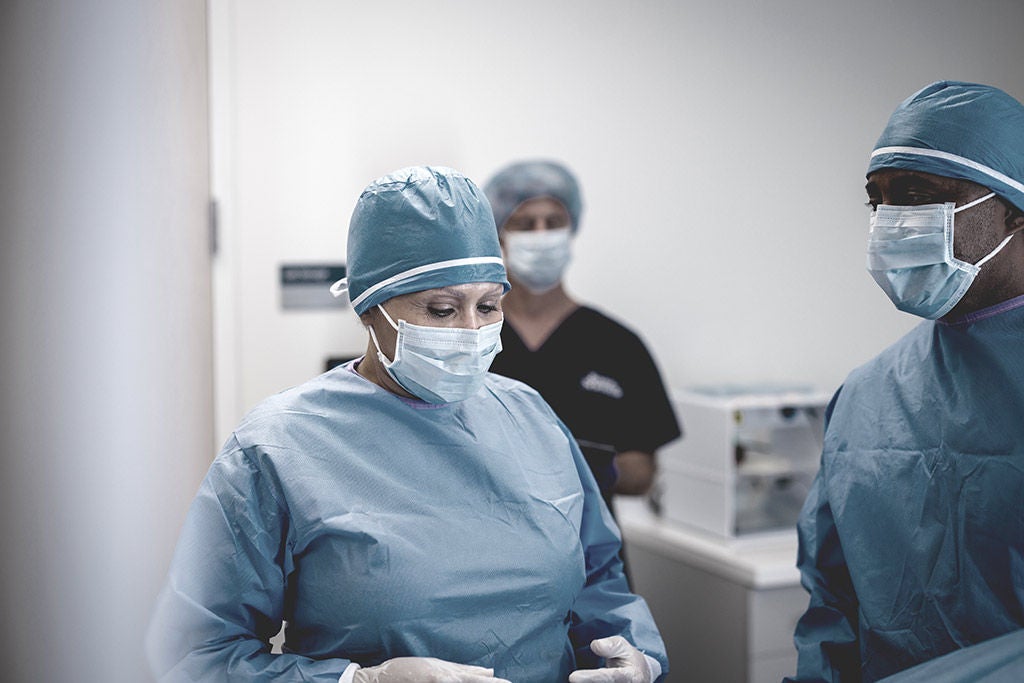2 Physicians in operating room