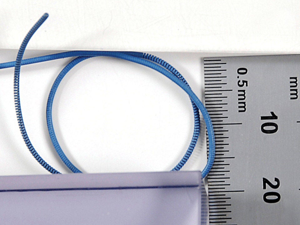 Amplatz Super Stiff Guidewire versus Safari Guidewire competitive compression test.