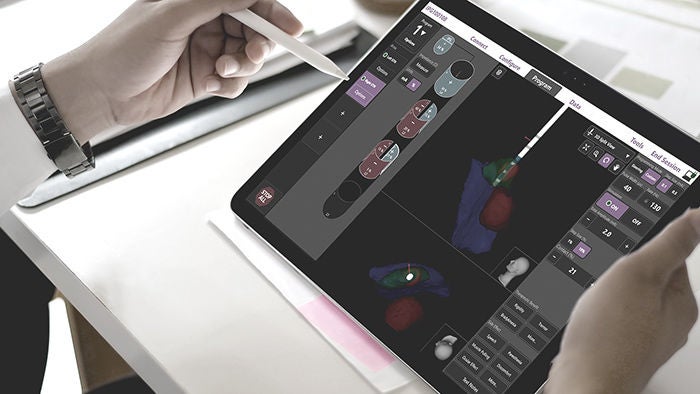 Neurologist using VN5 with Image Guided Programming