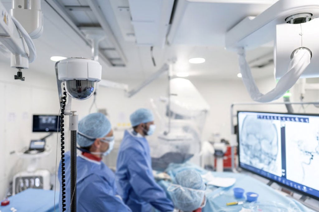 Physcian infront of a OR connection device