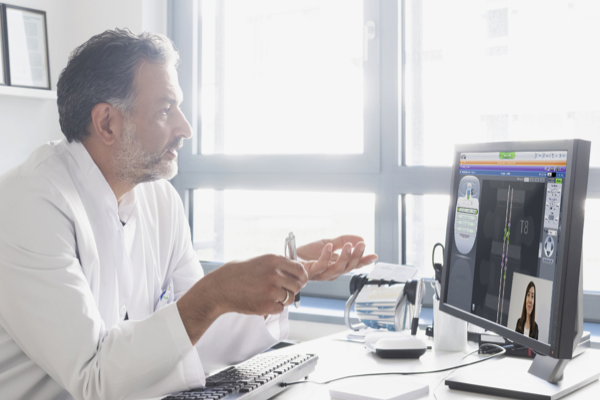Remote Expert speaking to colleague on desktop computer.