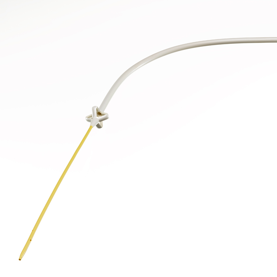 A ponta longa do Re-Entry facilita a colocação do fio guia para baixo no ureter para procedimentos de acompanhamento.