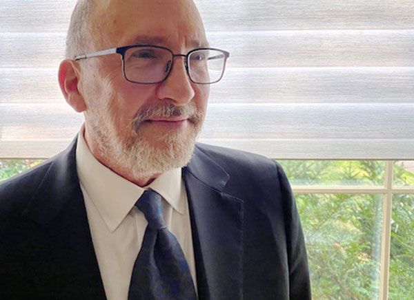 Headshot of J. Randolf Beahrs, M.D.