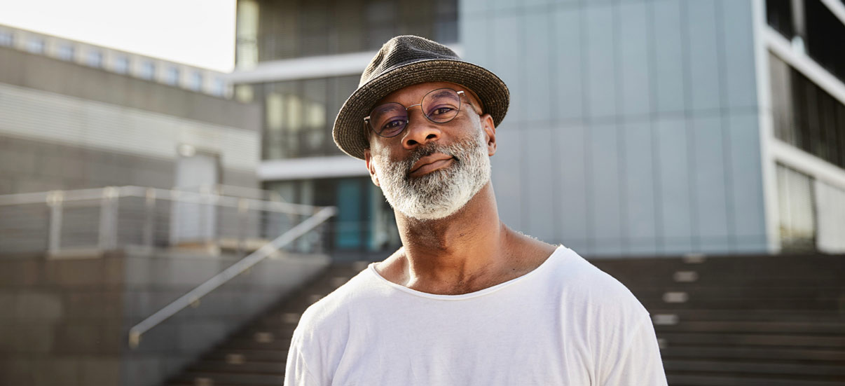 Man with a hat looking straight ahead 