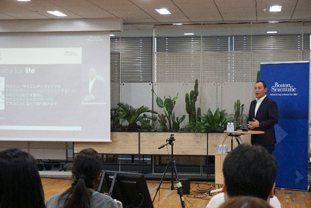 EMAIの様子2（森川社長登壇）